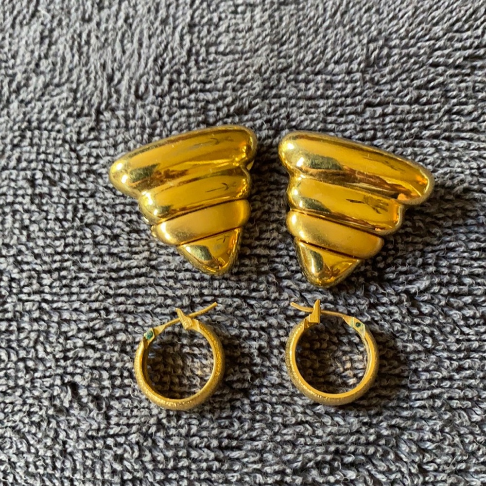 Gold colored earrings